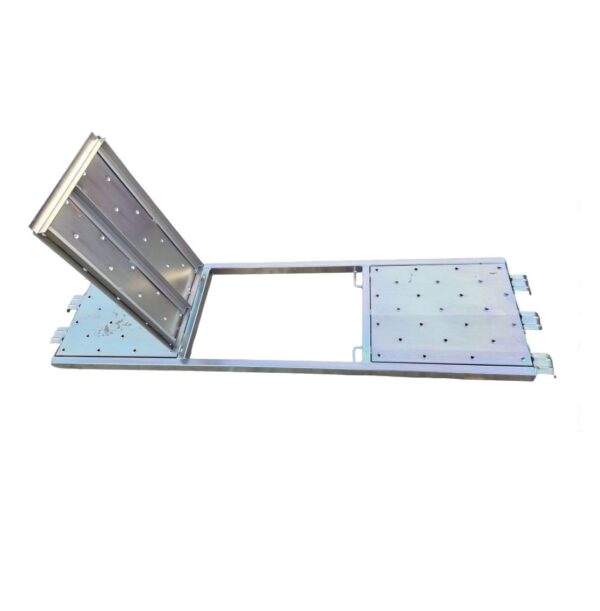 TAVOLA ZINCATA DA PONTEGGIO PIANO DI LAVORO CON BOTOLA di DIMENSIONI: 180 X 50 CM con APERTURA BOTOLA 70 CM e dal peso di 22 kg.