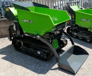 Motocarriola Autocaricante M700TD MERLO Cingolata con cassone dumper da 700kg di portata fornita con Motore Honda a benzina, Idrostatica con motoriduttori.