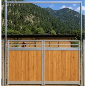 Cancello Tondino per Cavalli in Abete: Sicurezza e Eleganza per i Tuoi Spazi Equestri