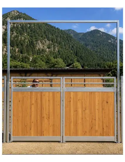 Cancello Tondino per Cavalli in Abete: Sicurezza e Eleganza per i Tuoi Spazi Equestri