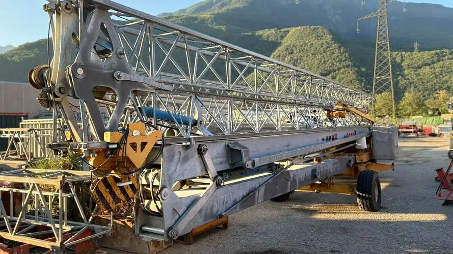 Gru Automontante San Marco SMH 244 Usata: Potenza e Precisione in Cantiere